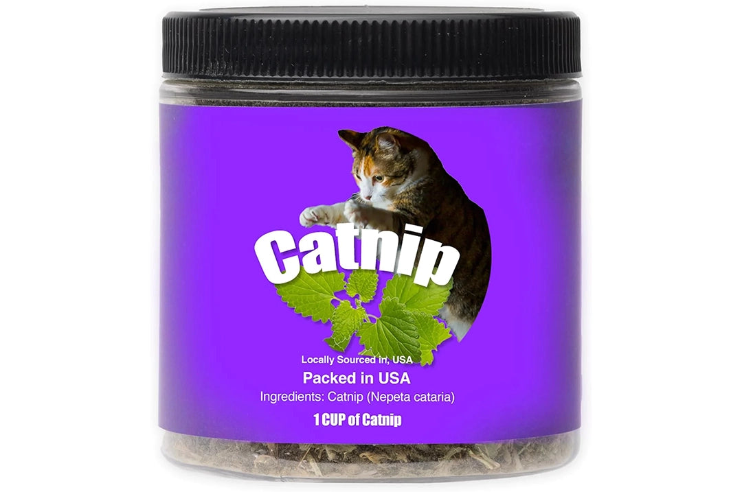 DesertUSA Catnip Blend North American Crafted 100 Natural and Non Addictive Catnip Treats for Enhanced Playfulness. Ideal for Complementing